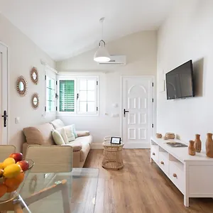 Homeforguest Modern And New Beachfront Appartamento